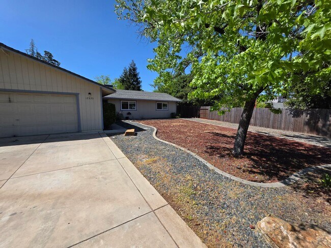Building Photo - Charming Family Home for Rent in Auburn, C...