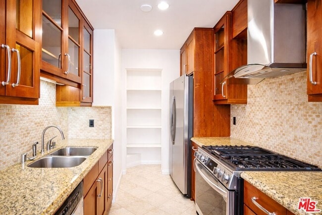 Building Photo - 1154 S Barrington Ave