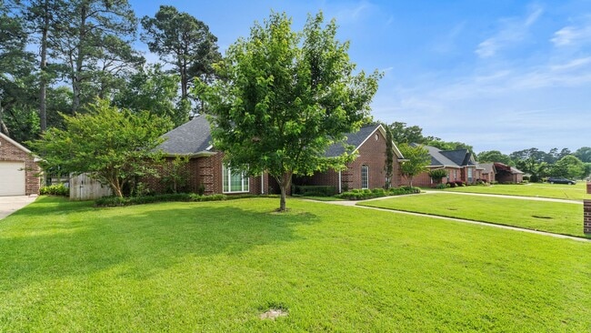 Building Photo - 4 Bedroom, 3 bathroom home in Pleasant Gro...