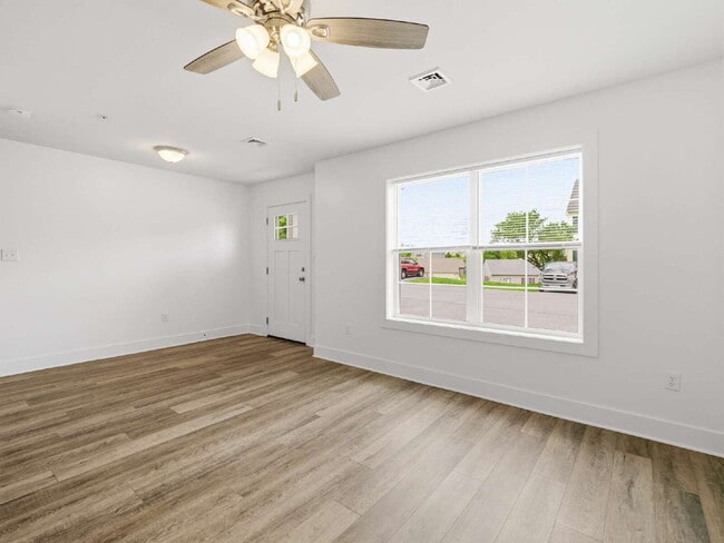 Building Photo - 8780 Hillside Way