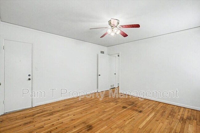 Building Photo - 736 E 45th St