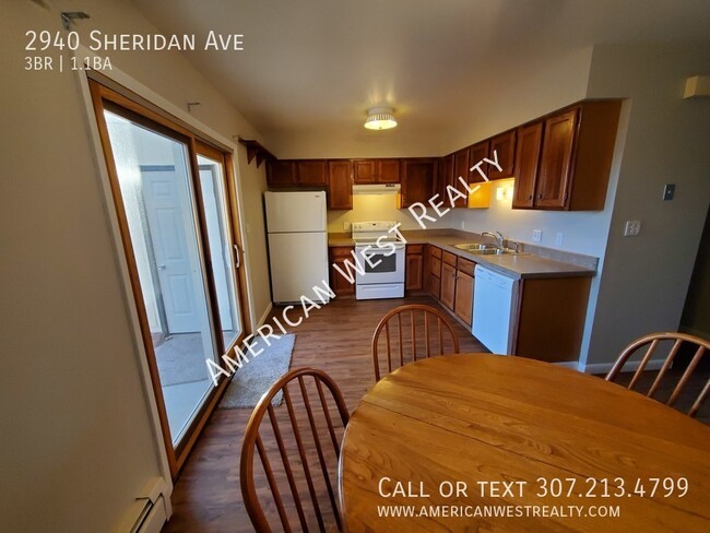 Building Photo - 3bed/1.5bath townhome