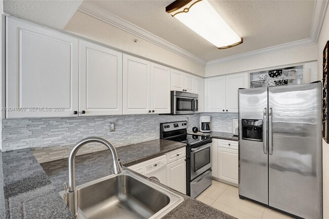 Building Photo - 2501 S Ocean Dr