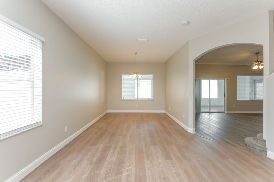 Building Photo - 12812 Longcrest Dr