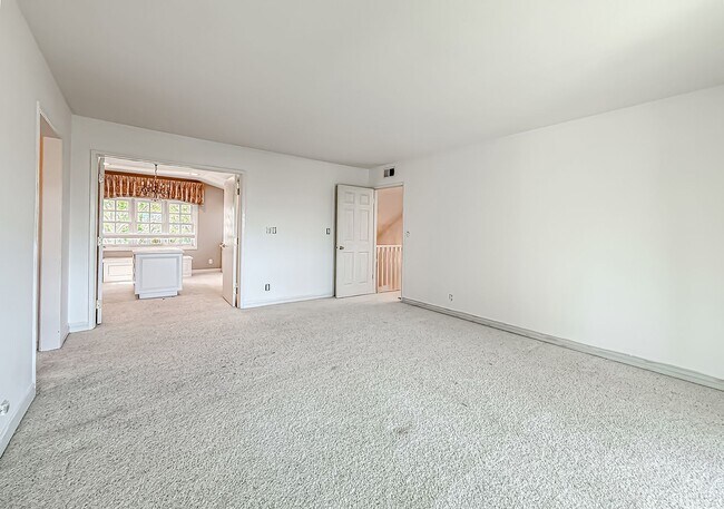 Building Photo - Calabasas 4BR w/pool + spa, views, solar panels + ALL appliances!