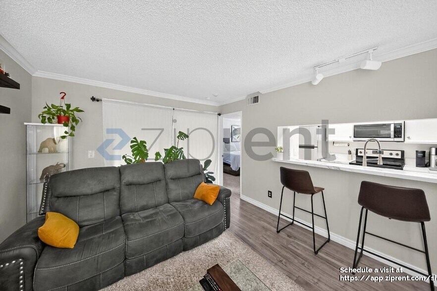 Building Photo - 10655 Lemon Ave