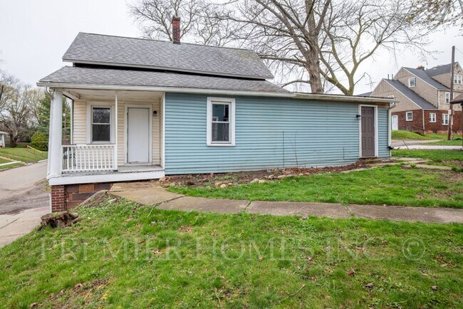 Building Photo - 3 Bed Home with Basement & Off-Street Parking – $1,395/mo