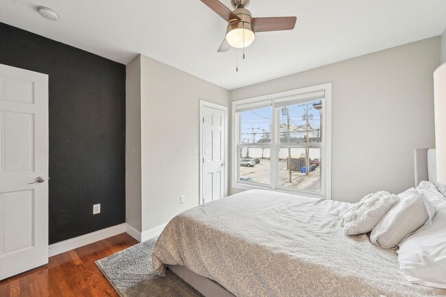 Building Photo - 565 Lathrop St