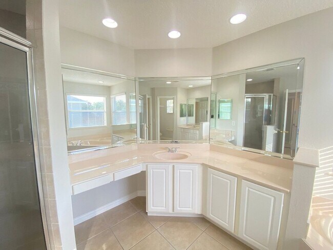 Building Photo - 3113 Curving Oaks Way