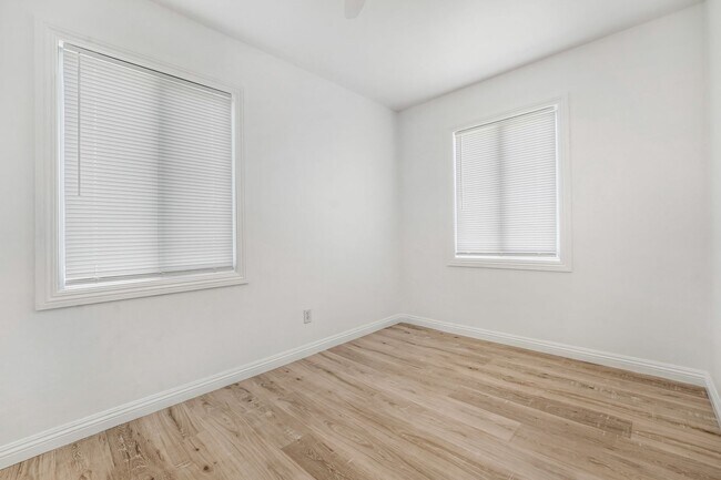 Building Photo - Lancaster 1 bedroom
