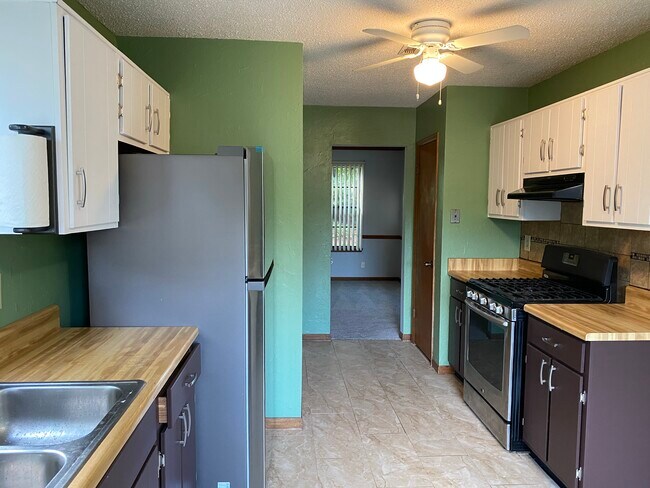 Building Photo - 4068 Buckingham Pl