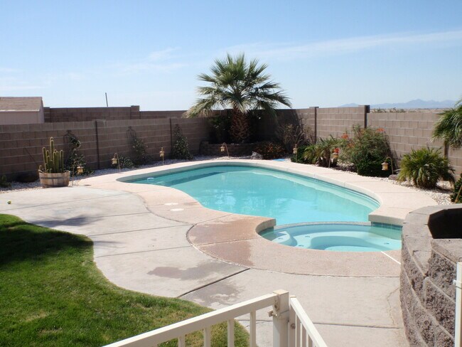 Building Photo - MESA DEL SOL POOL HOME