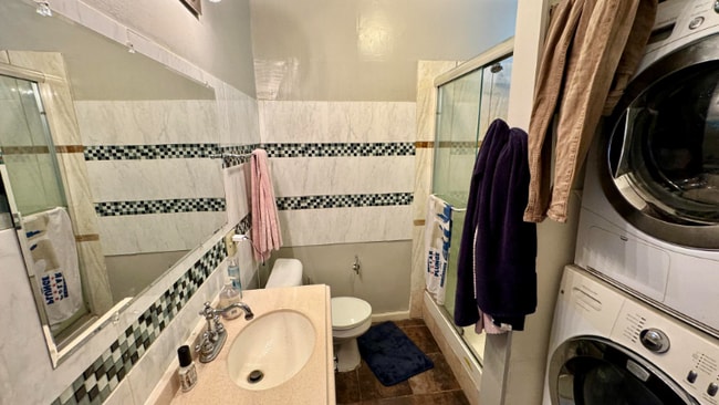 Building Photo - 1368 W Evergreen Ave