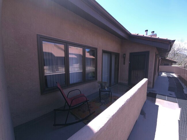 Building Photo - AVAILABLE NOW! 2 Bedroom Plus Loft with co...