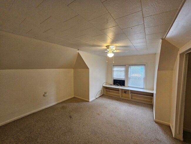 Building Photo - 377 Gilmore St