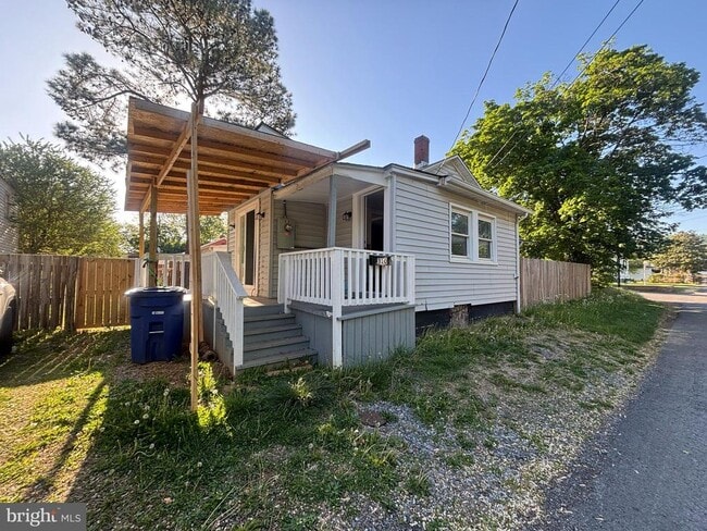 Building Photo - 310 Frazer Pl