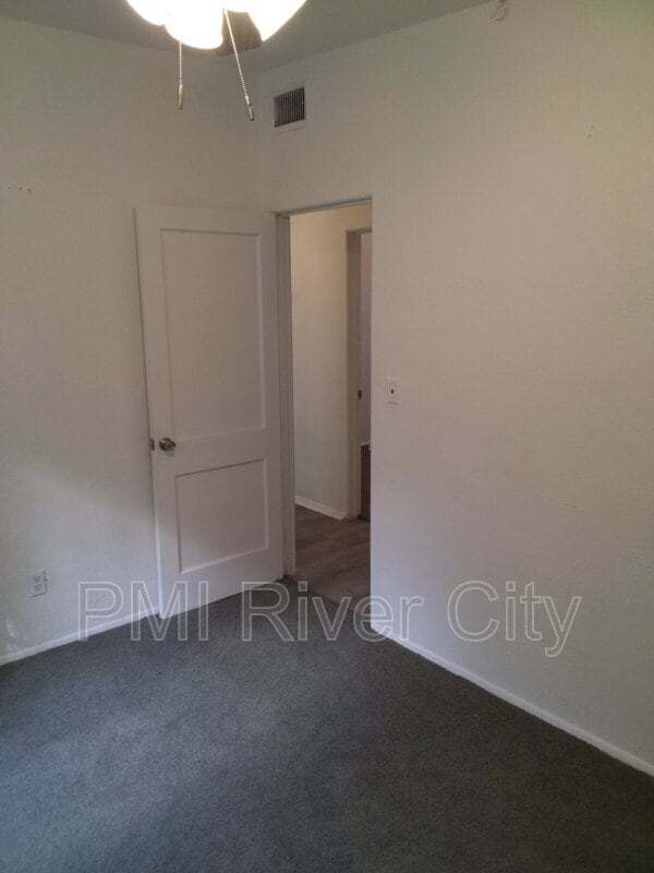 Building Photo - 1859 Loyola Dr N