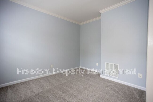 Building Photo - 6004 Abernethy Ln