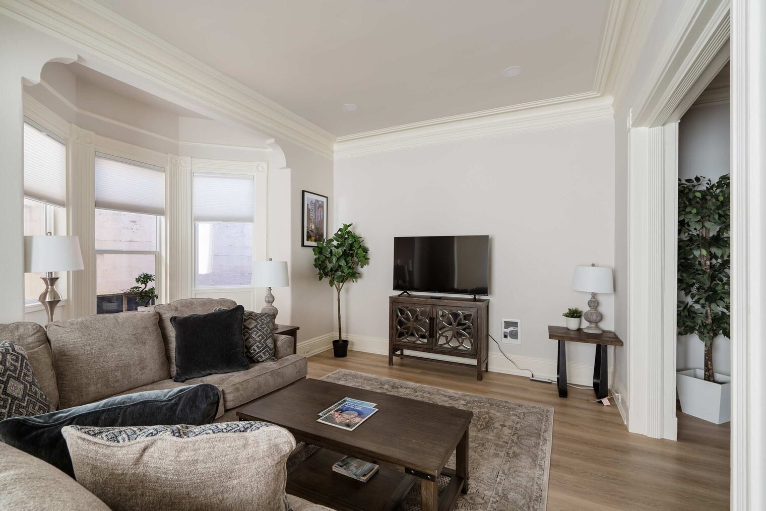 Building Photo - 529 NW 21st Ave