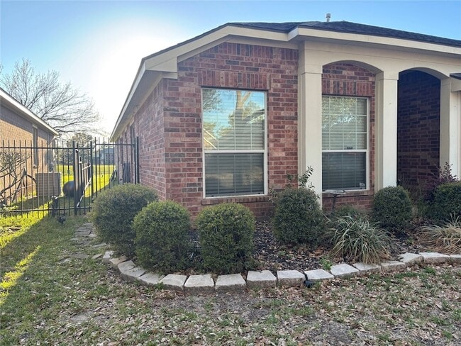 Building Photo - 10715 Lyndon Meadows Dr