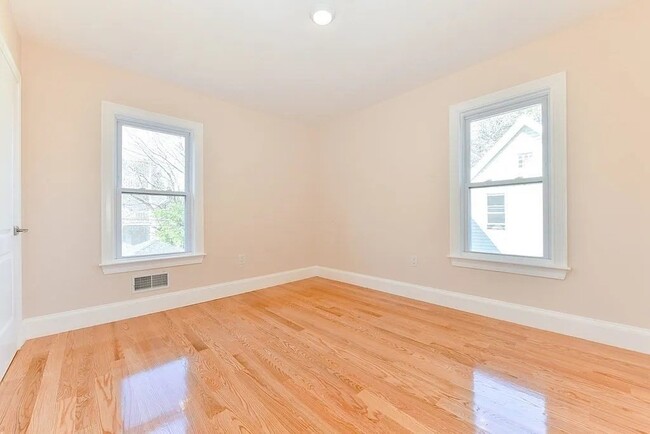 Building Photo - 31 Chipman St