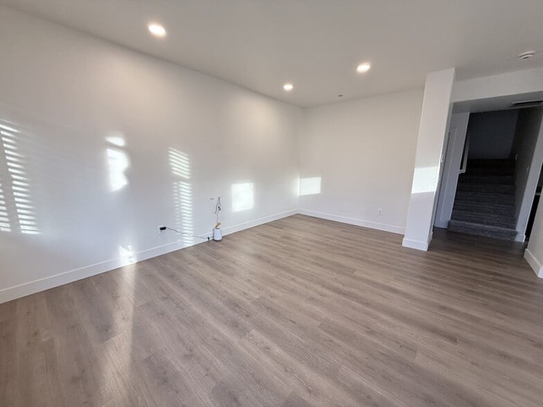 Building Photo - 4799 Topcrest Dr