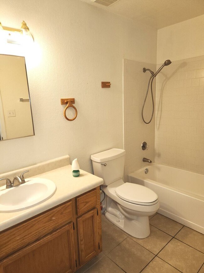 Building Photo - 3 bedroom - 2 bath home for Rent