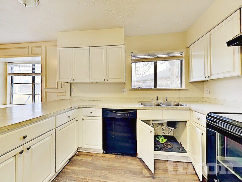 Building Photo - 7331 Millbrae Ln