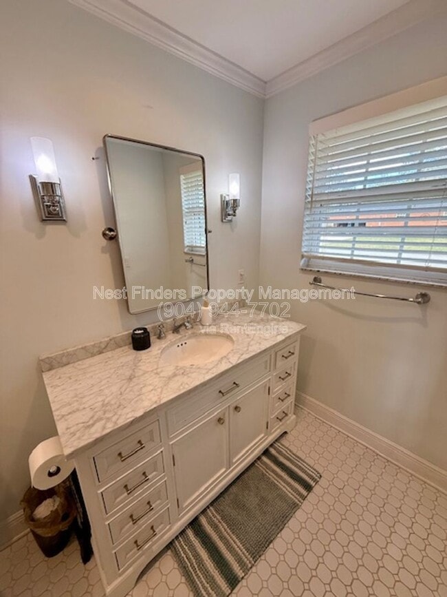 Building Photo - 7104 Catalonia Ave