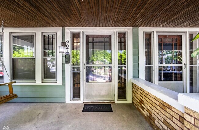 Building Photo - 907 N Riley Ave