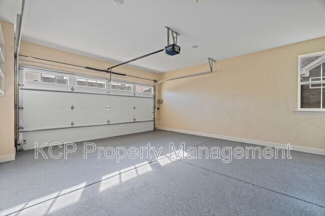 Building Photo - 17 Jeffrey Way