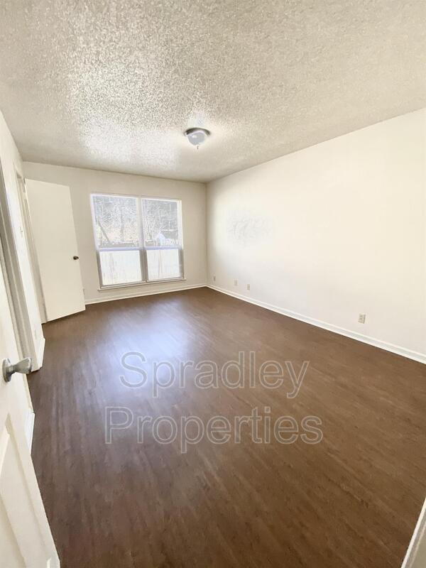 Building Photo - 605 N 4th St