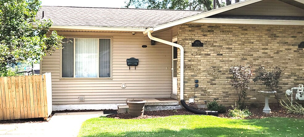 Building Photo - 1809 Reetz Rd