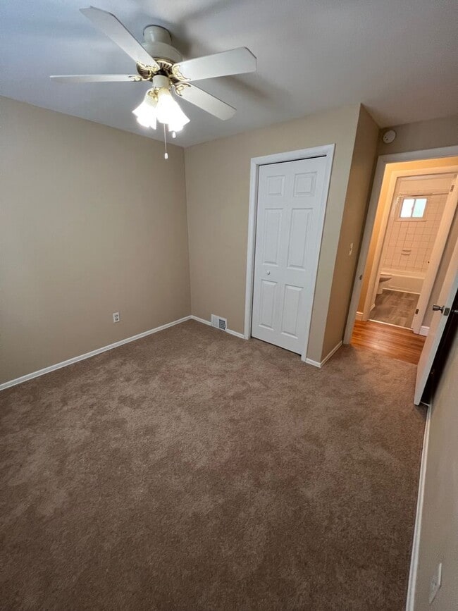 Building Photo - Entirely Remodeled 3 Bedroom, 1 Bathroom i...