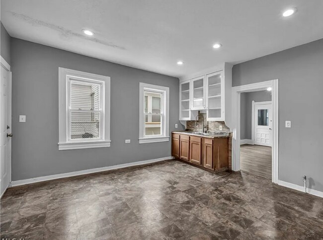 Building Photo - 3134 W 88th St