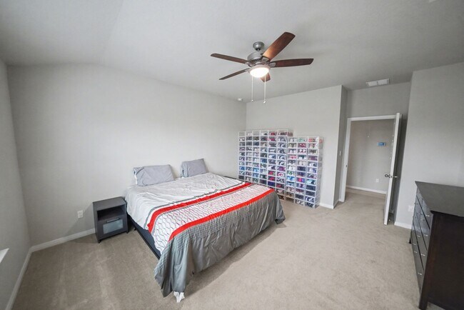 Building Photo - Stylish & Spacious 5-Bed in Prime Schertz Location! - Realtor Commission: $500