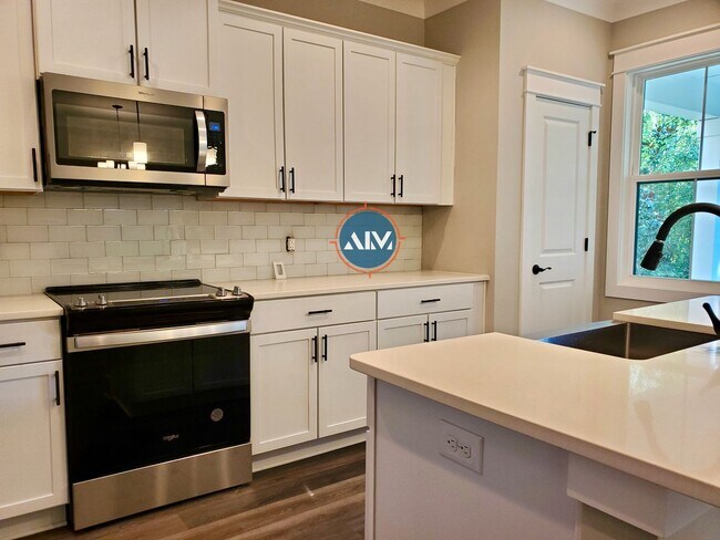 Building Photo - 4-Bedroom Townhouse at Sunderland Point - Available September 14