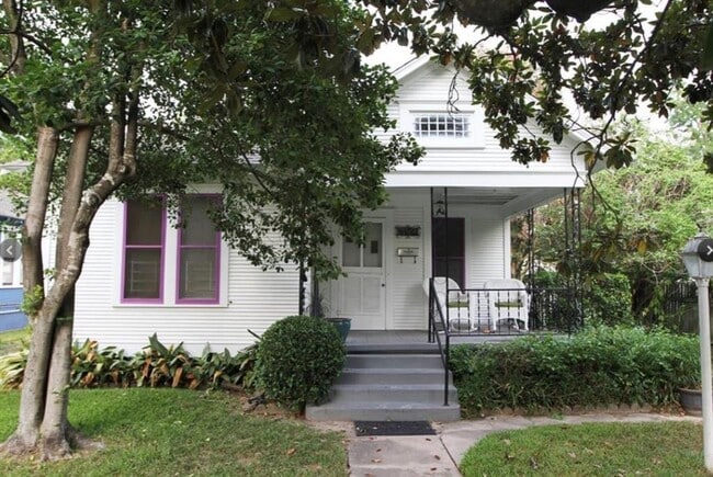 Building Photo - 1132 Columbia St