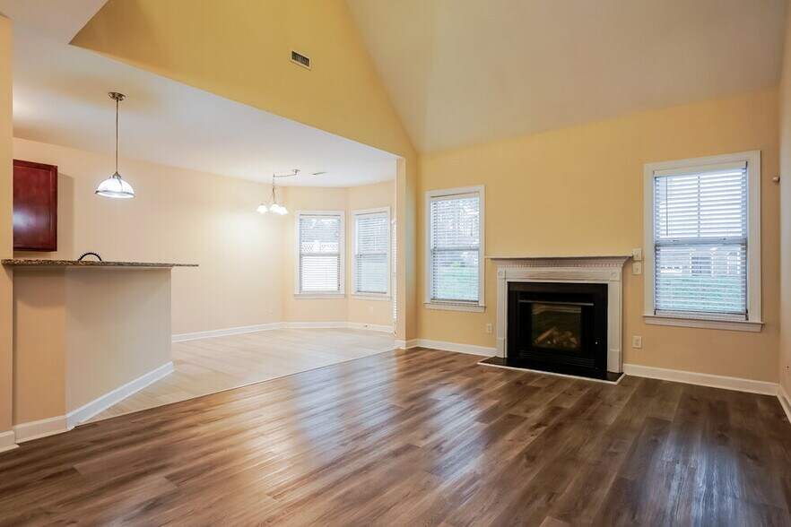 Building Photo - 805 New Charleston Dr