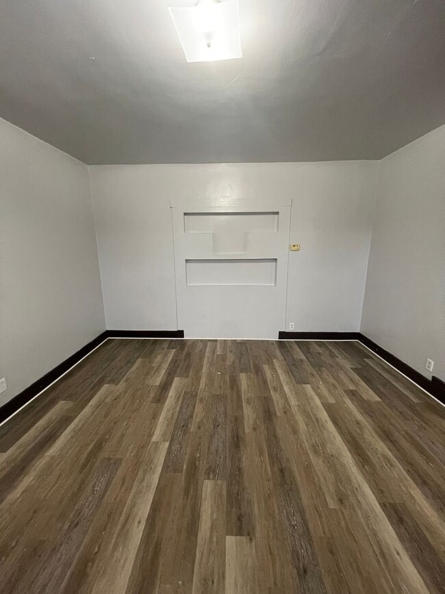 Building Photo - 1600 McClure St