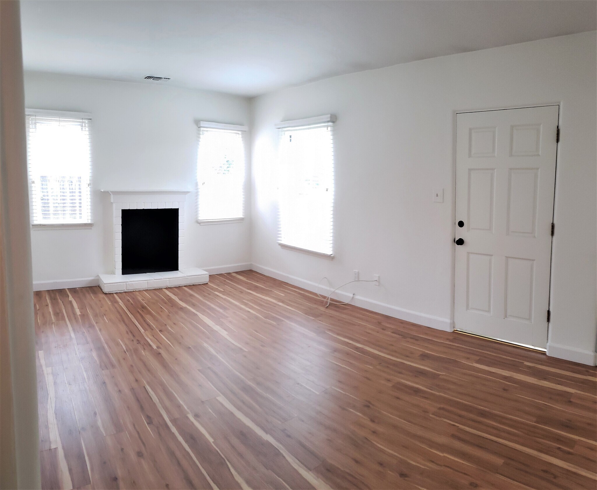 Living Room - 4142 Shadyglade Ave