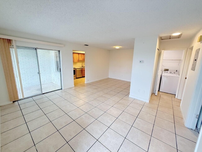 Building Photo - Charming 1-Bedroom Spacious Retreat in Bra...