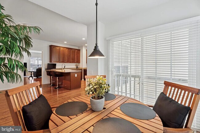 Building Photo - 204 Hudson Dr