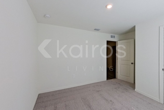 Building Photo - 4020 Garden Blvd