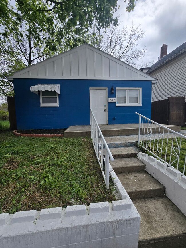 Building Photo - 2 BEDROOM SINGLE FAMILY