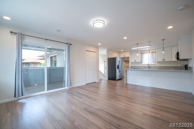 Building Photo - $4900 4BR/2.5BA Ewa Beach Unit - Energy Ef...