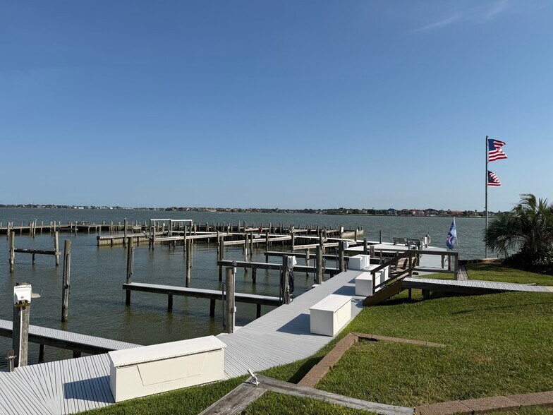 Building Photo - 104 Yacht Club Ln