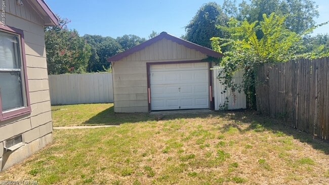 Building Photo - 509 Jordan Ln