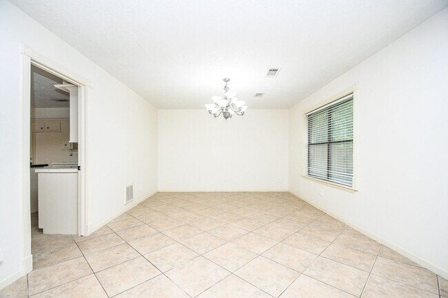 Building Photo - 6702 Spring Leaf Dr