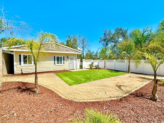 Building Photo - Stunning Top to Bottom, Inside & Out Remodel Job on this Rental Home, Minutes to Fallbrook or Bon...